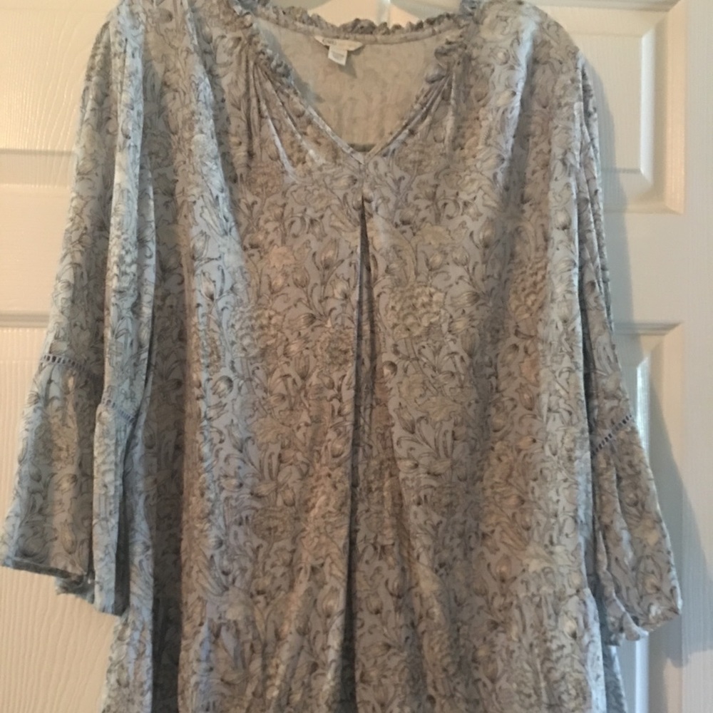 Barely worn adorable shirt